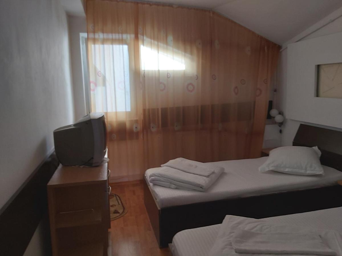Hotel Turist Решица Экстерьер фото