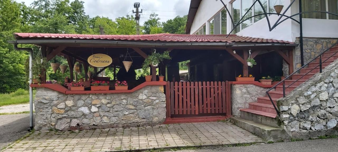 Hotel Turist Решица Экстерьер фото