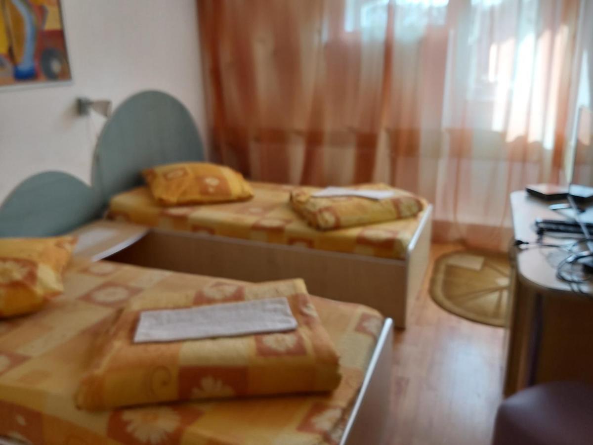 Hotel Turist Решица Экстерьер фото