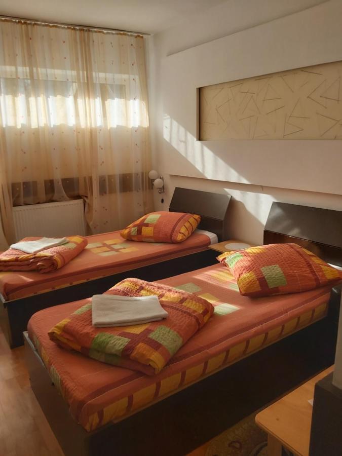 Hotel Turist Решица Экстерьер фото
