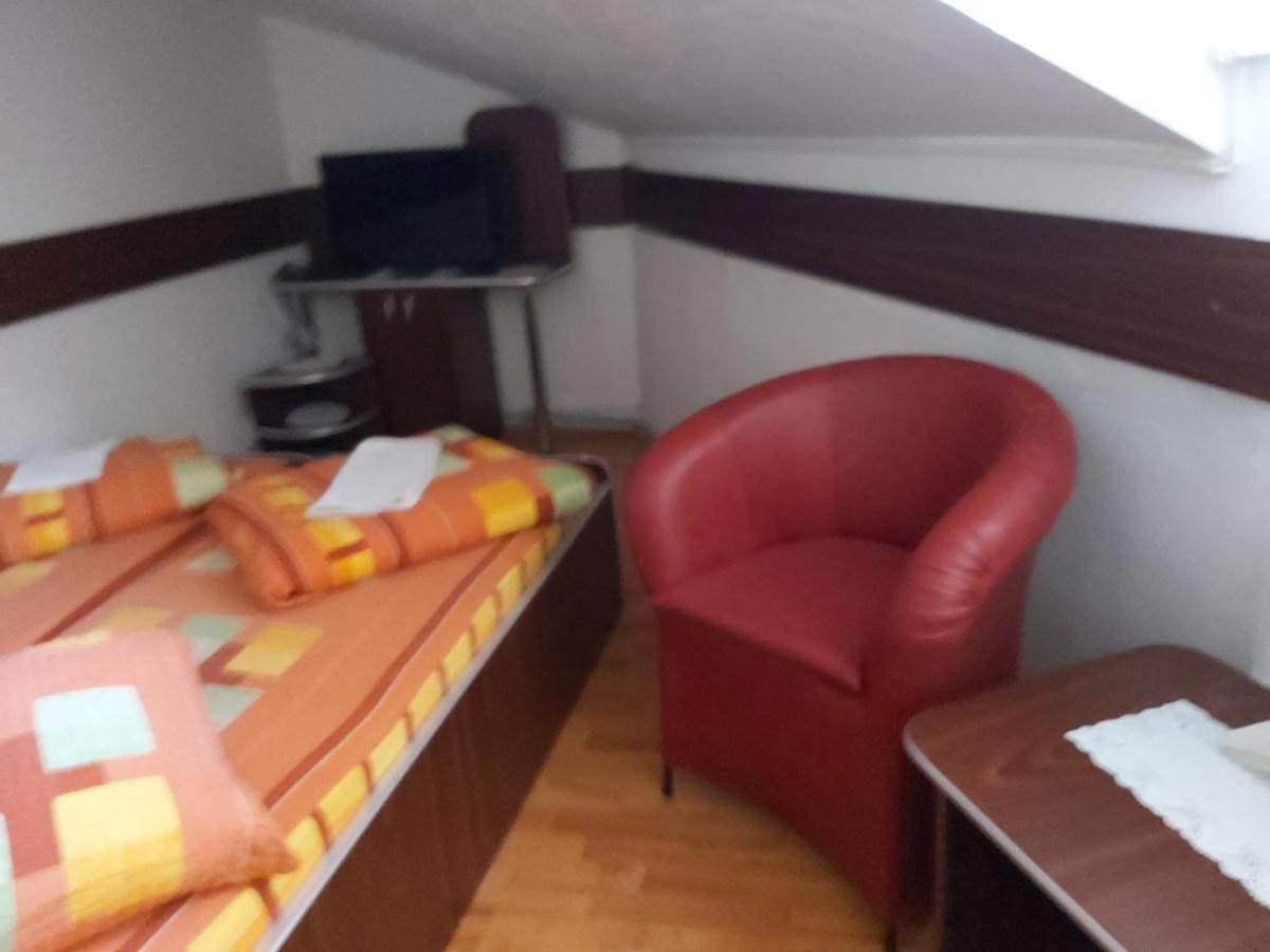 Hotel Turist Решица Экстерьер фото
