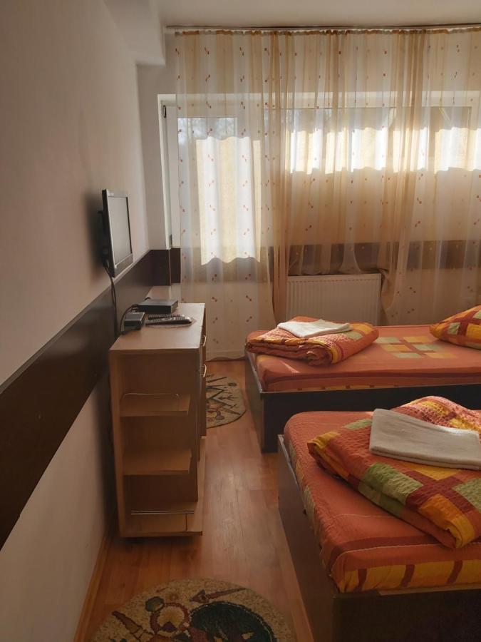 Hotel Turist Решица Экстерьер фото