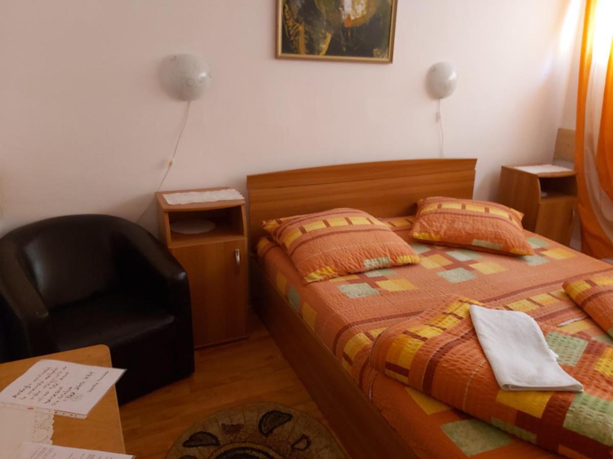 Hotel Turist Решица Экстерьер фото