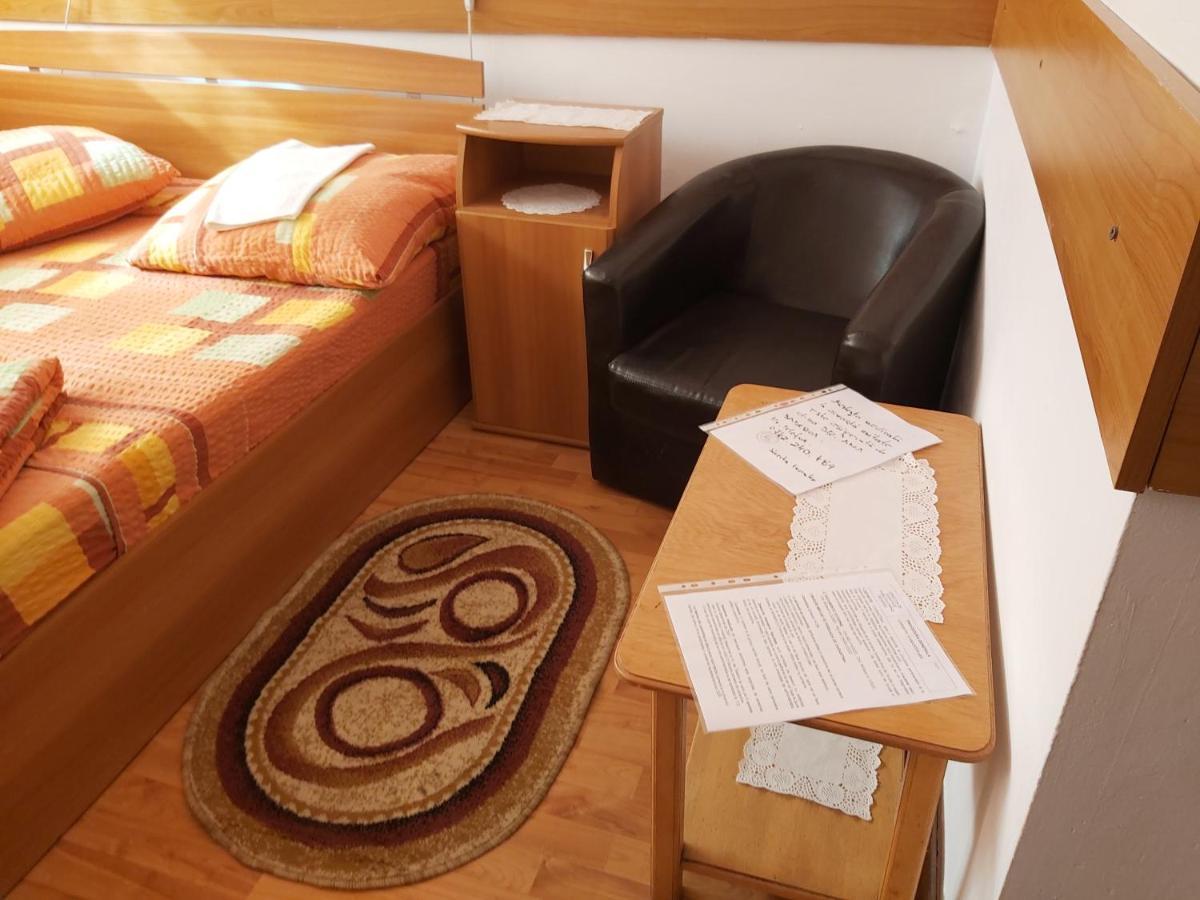 Hotel Turist Решица Экстерьер фото