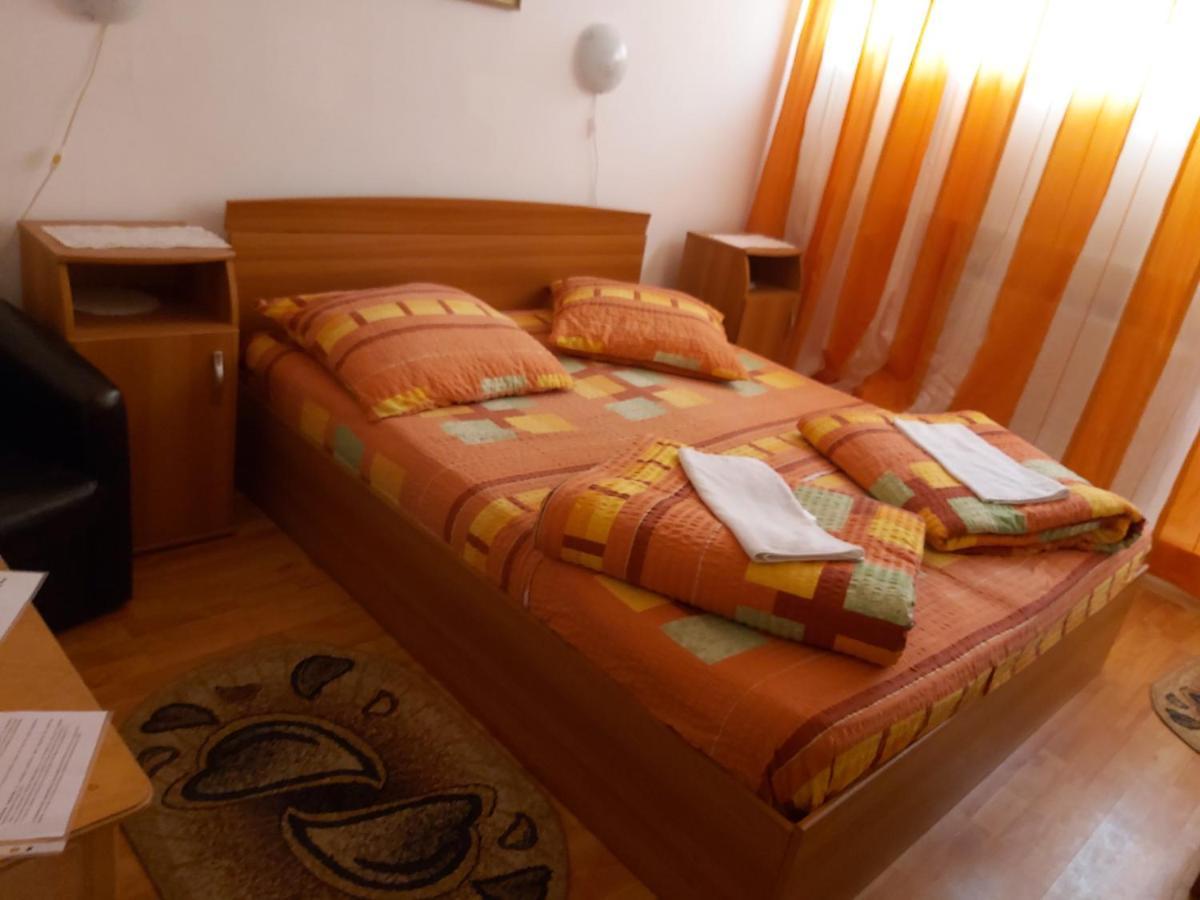 Hotel Turist Решица Экстерьер фото