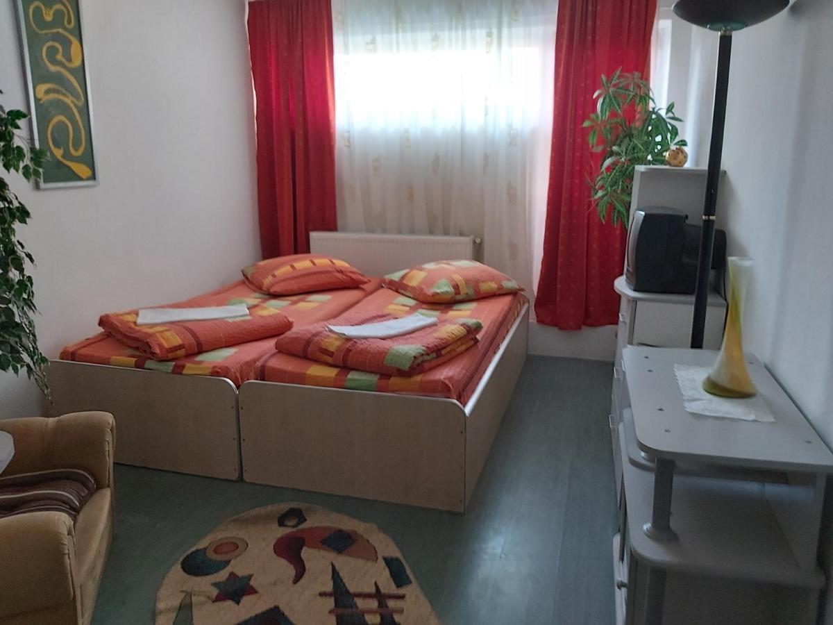 Hotel Turist Решица Экстерьер фото