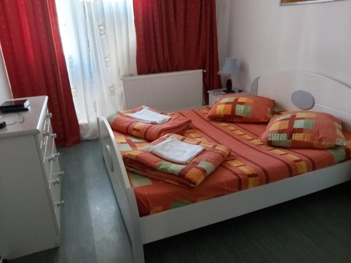 Hotel Turist Решица Экстерьер фото